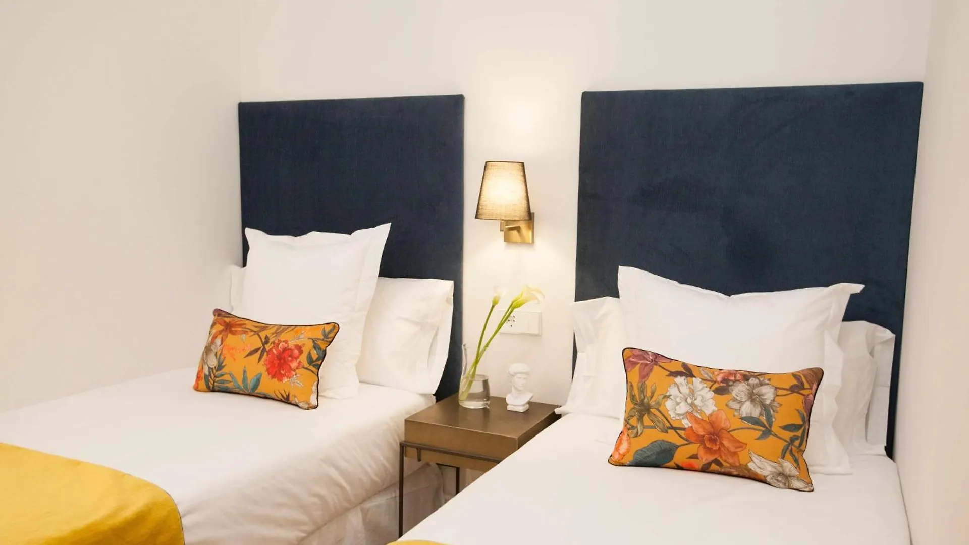 Isg Apartments Cedaceros 12 Seville Spain